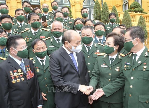 Le president Nguyen Xuan Phuc salue les veterans-entrepreneurs hinh anh 1