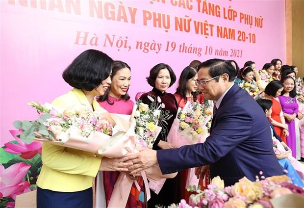 Le Vietnam cree un environnement permettant aux femmes d'affirmer leur position, selon le PM hinh anh 2