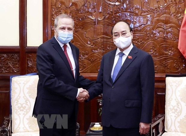 Le president Nguyen Xuan Phuc recoit l'ambassadeur d'Algerie sortant hinh anh 1