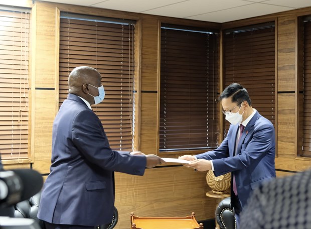Le Botswana veut renforcer sa cooperation avec le Vietnam hinh anh 1