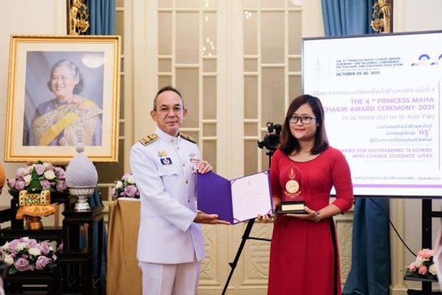 Education : Une enseignante vietnamienne recoit le “Princess Maha Chakri Award” de Thailande hinh anh 1