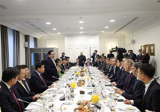 Le PM Pham Minh Chinh rencontre des dirigeants des geants economiques francais hinh anh 2