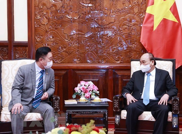 Le president Nguyen Xuan Phuc recoit le 31e descendant du roi Ly Thai To en R. de Coree hinh anh 1