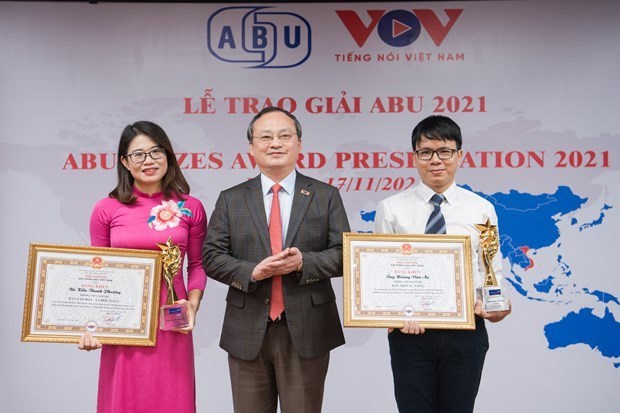 VOV remporte deux grands prix de l’ABU hinh anh 3
