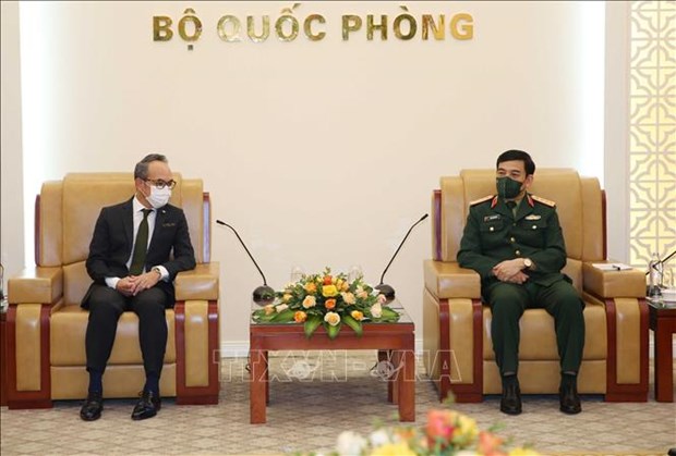 Le general Phan Van Giang recoit l'ambassadeur de Thailande hinh anh 1