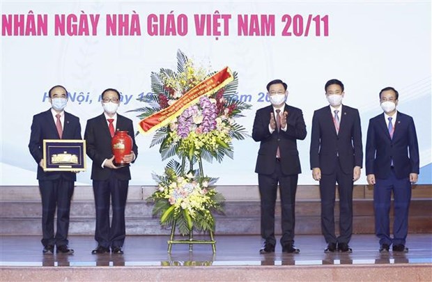 Le president de l’AN a l’ouverture de l’annee universitaire de la Faculte de medecine de Hanoi hinh anh 1