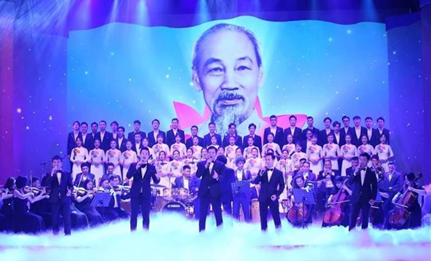 Le PM Pham Minh Chinh au spectacle «Foi et aspiration » hinh anh 2