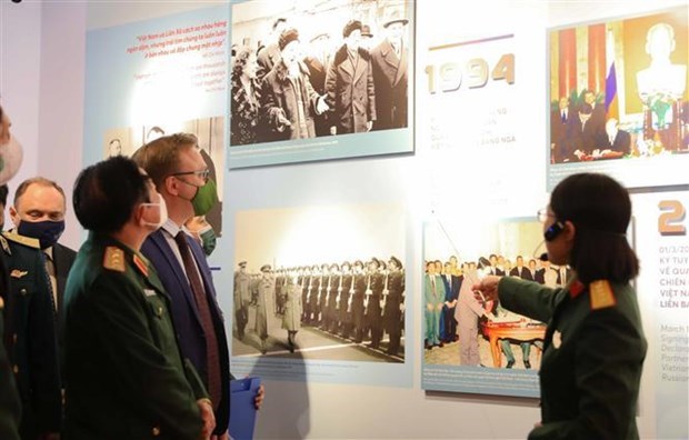 Ouverture de l'exposition sur les relations Vietnam-Russie a Hanoi hinh anh 1