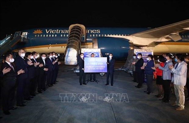 Vietnam Airlines transporte des vaccins anti-Covid-19 depuis le Japon hinh anh 1