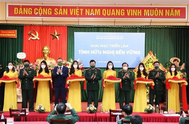 Ouverture de l'exposition sur les relations Vietnam-Russie a Hanoi hinh anh 2