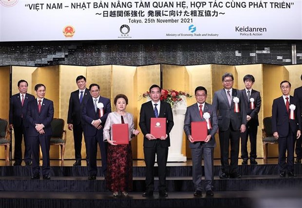 Le PM assiste a une conference Vietnam-Japon sur la promotion de l’investissement hinh anh 2