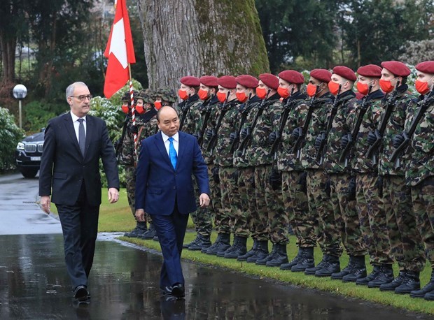 La ceremonie d'accueil du president Nguyen Xuan Phuc en Suisse hinh anh 1