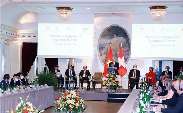Les presidents vietnamien et suisse copresident un Sommet d’affaires des deux pays hinh anh 2