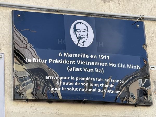 Devoilement de la plaque memorielle du president Ho Chi Minh a Marseille hinh anh 3