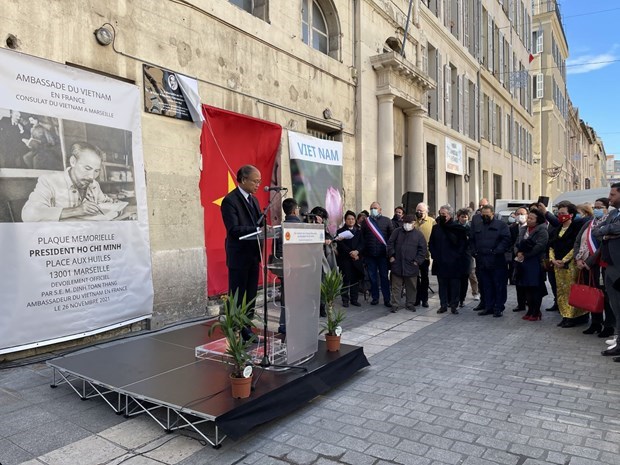 Devoilement de la plaque memorielle du president Ho Chi Minh a Marseille hinh anh 2