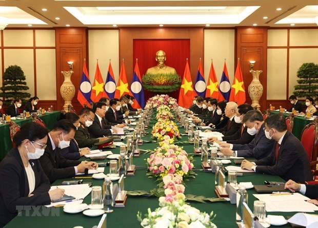 Continuer a cultiver les relations speciales Vietnam-Laos hinh anh 1