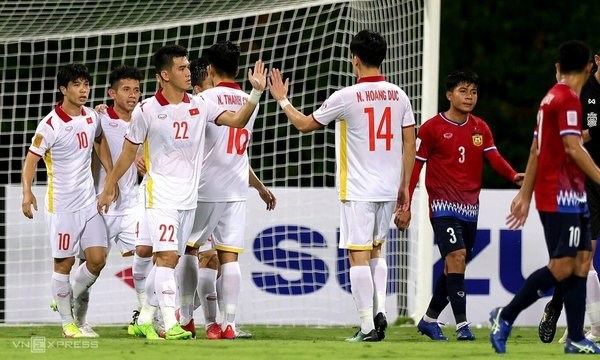 Le Vietnam debute l'AFF Suzuki Cup 2020 avec une belle victoire 2-0 sur le Laos hinh anh 1
