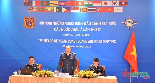 Les garde-cotes vietnamiens sont prets a cooperer pour la paix et le developpement dans la region hinh anh 1