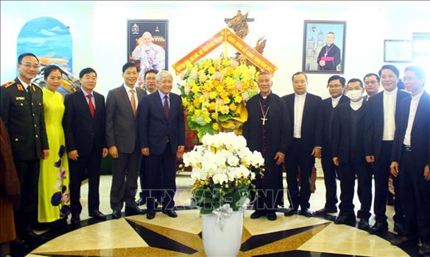 Le Front de la Patrie felicite le diocese de Vinh a l’occasion de Noel hinh anh 1