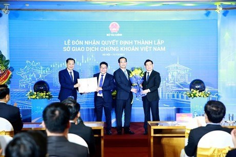 Le Service des transactions boursieres du Vietnam fait ses debuts hinh anh 1