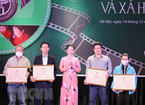 Des journalistes de la VNA laureats d’un concours photo sur la femme hinh anh 1