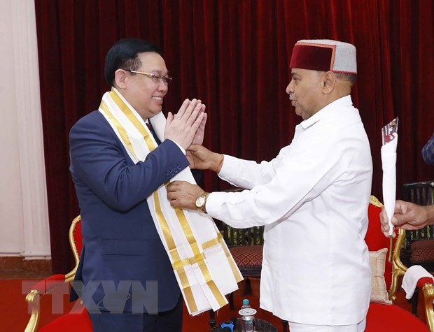 Le president de l’AN rencontre le gouverneur de l'Etat indien de Karnataka hinh anh 1