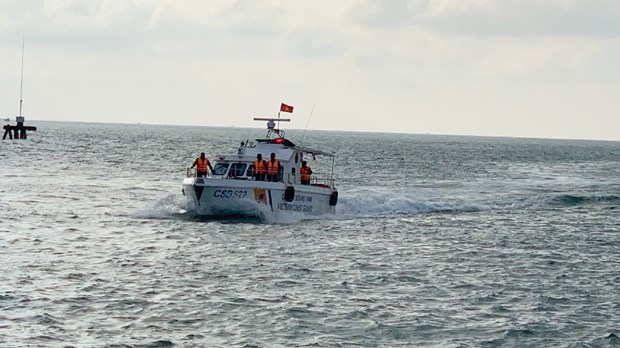 Quang Tri : trois pecheurs en detresse en mer sont sauves hinh anh 1