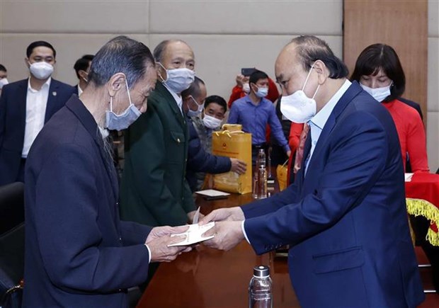 Le president formule ses vœux a Hai Phong, visite l’usine Vinfast hinh anh 2