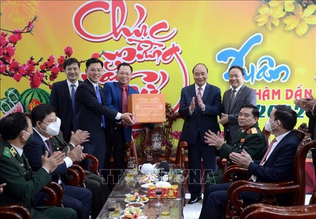 Le president presente ses vœux pour le Nouvel An lunaire aux forces armees a Da Nang hinh anh 1