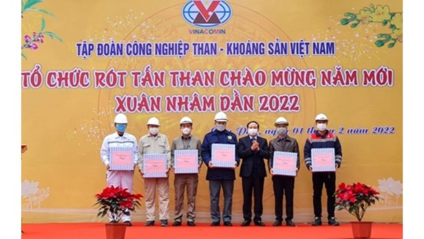 Quang Ninh exporte ses premieres tonnes de charbon de la nouvelle annee lunaire hinh anh 1