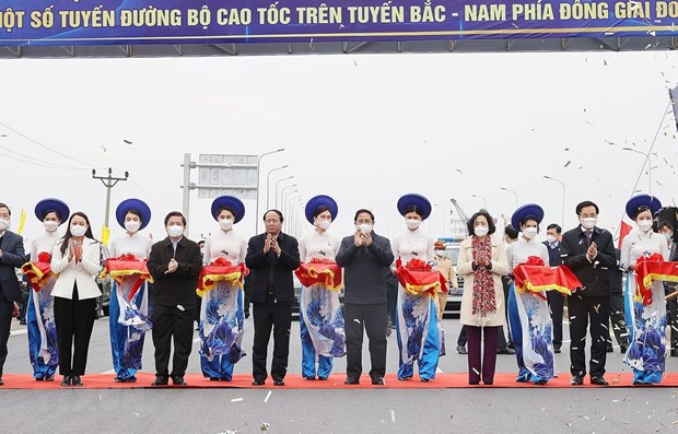 Le Premier ministre assiste a l’inauguration de l’autoroute Cao Bo-Mai Son hinh anh 1