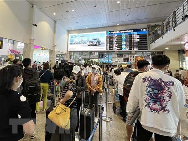 Le nombre de passagers passant par l'aeroport de Tan Son Nhat atteint un niveau record hinh anh 1