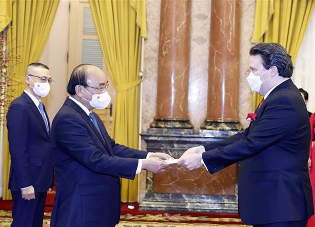 Le president Nguyen Xuan Phuc recoit les ambassadeurs du Mexique et des Etats-Unis hinh anh 2
