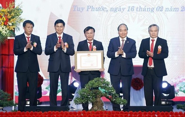Le president Nguyen Xuan Phuc souligne l’edification de la nouvelle ruralite hinh anh 1