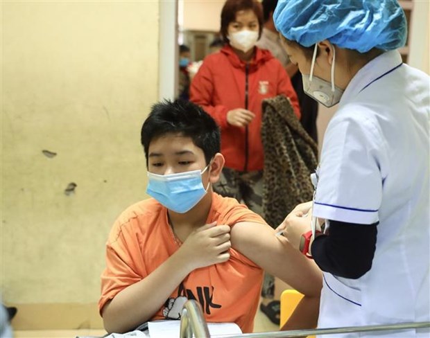 COVID-19: Colloque sur la vaccination des enfants a Hanoi hinh anh 1