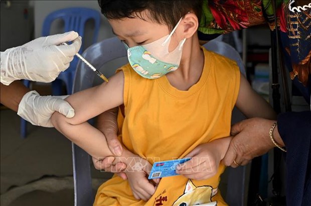 COVID-19 : le Cambodge vaccine les enfants ages de 3 a 5 ans hinh anh 1