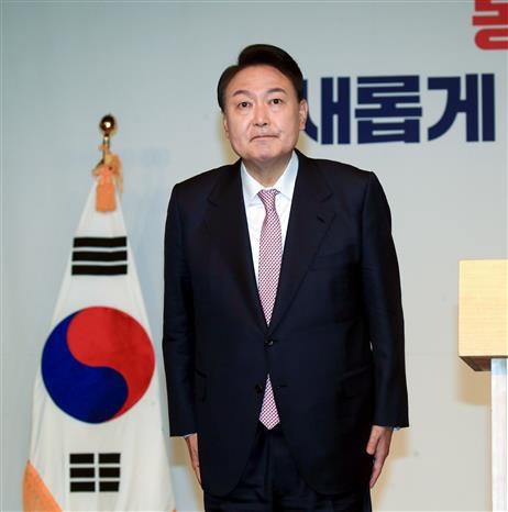 Le president Nguyen Xuan Phuc felicite le president sud-coreen elu hinh anh 1
