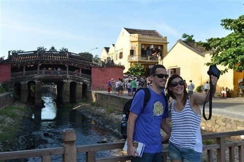 Le pont-pagode japonais au cœur de la vieille ville de Hoi An se fait un lifting hinh anh 1