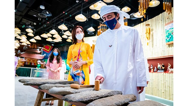 Le PM emirati visite la Maison des expositions du Vietnam a l’Expo 2020 Dubai hinh anh 2