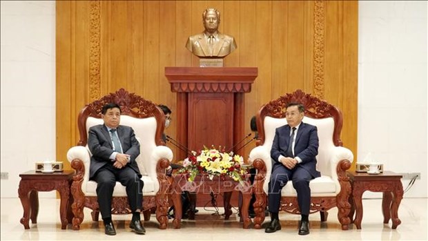 Le ministre Nguyen Chi Dung rend des visites de courtoisie aux dirigeants lao hinh anh 2