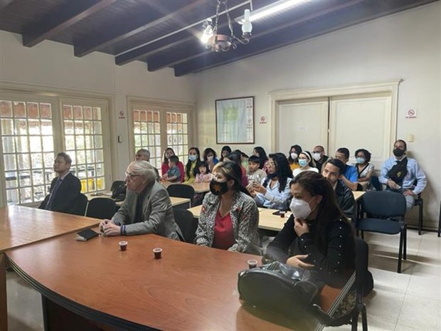 Ouverture du premier cours de vietnamien au Venezuela hinh anh 1