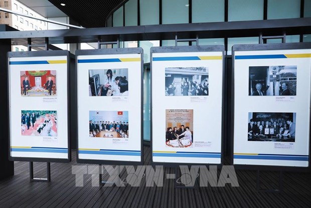 Exposition de photos pour celebrer les 30 ans des relations diplomatiques Vietnam-R. de Coree hinh anh 2