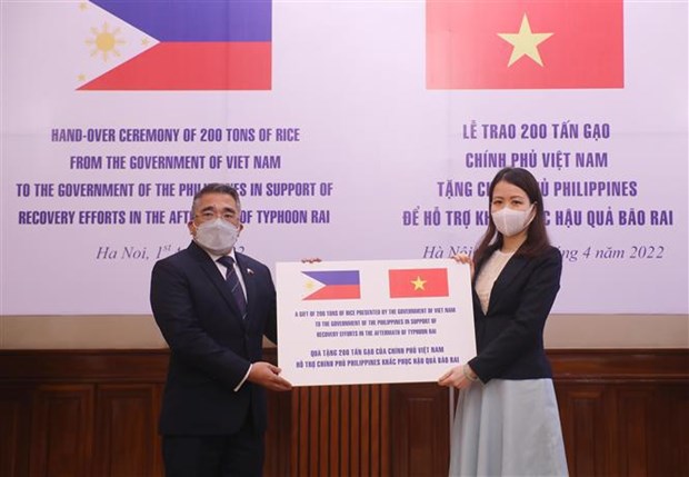 Typhon Rai: Le Vietnam fait don de 200 tonnes de riz aux Philippines hinh anh 1