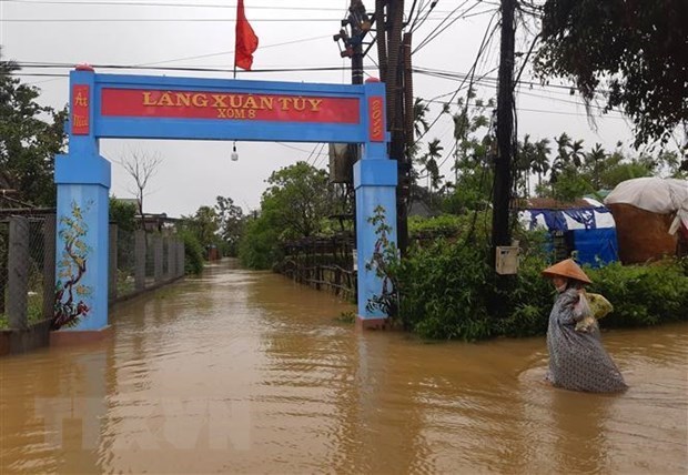 Le PM demande une reponse rapide aux averses anormales et aux inondations au Centre hinh anh 1