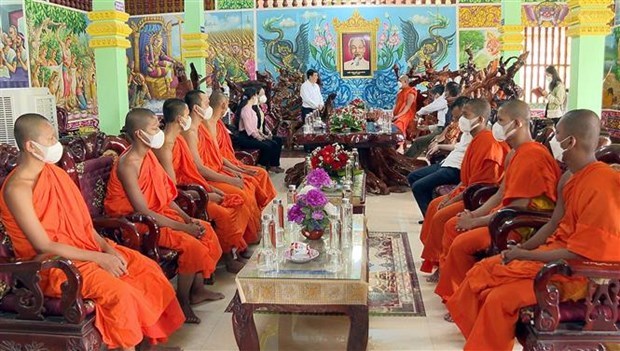 Voeux aux Khmers a Bac Lieu et Soc Trang a l’occasion de la fete Chol Chnam Thmay hinh anh 1
