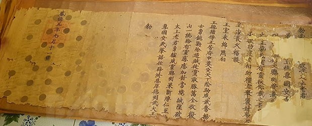 Documents d'ordination royale conserves dans la pagode Vinh Quang a Hai Duong hinh anh 2