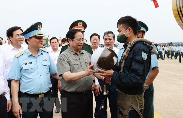 Le PM visite des etablissements economiques et sociaux a Ninh Thuan hinh anh 1