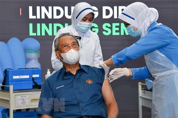 La Malaisie administre une injection de rappel COVID-19 pour proteger les personnes vulnerables hinh anh 1