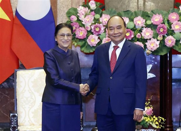 Le president Nguyen Xuan Phuc recoit la vice-presidente lao Pany Yathoto hinh anh 1