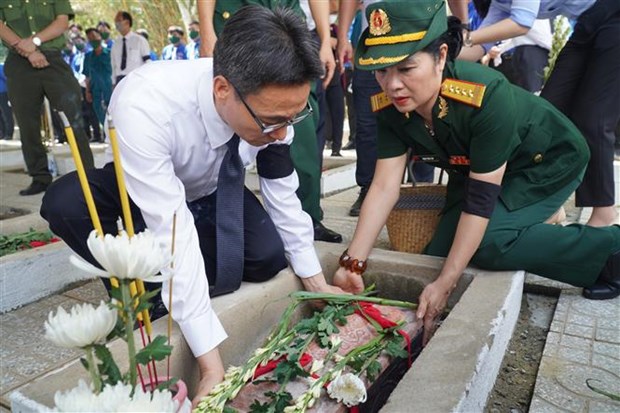 Dong Nai: Inhumation des restes de 28 martyrs des commandos de Rung Sac hinh anh 2